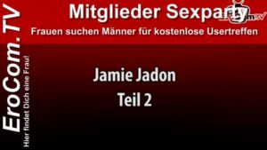 Teenager-Mädchen genießt Gruppensex mit internen Creampies