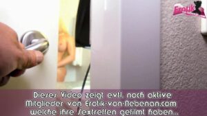 Überraschend beim Selbstvergnügen entdeckt und anal verführt